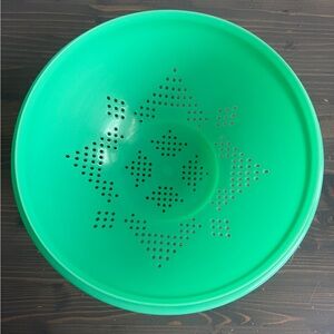 Vintage Tupperware colinder
Star  patten
